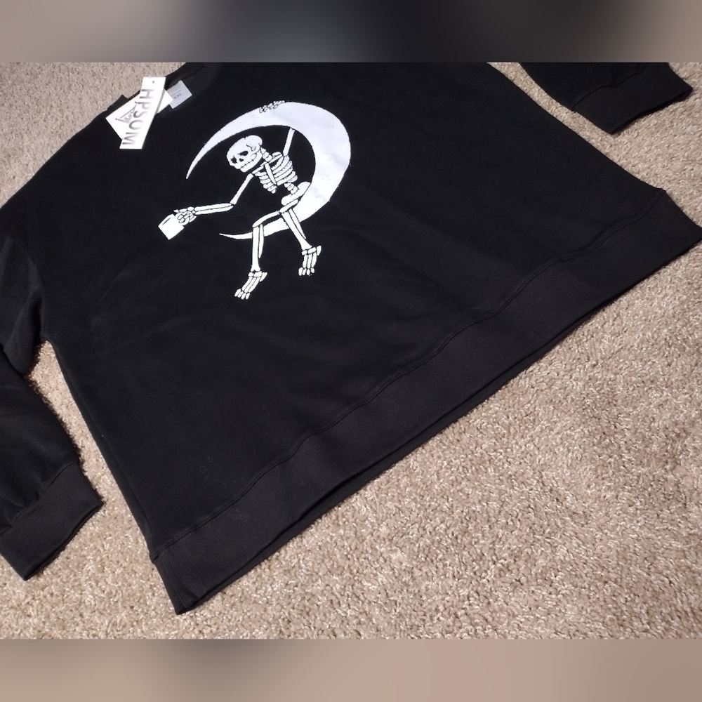 Black Skeleton Graphic Sweater - Picture 4 of 10